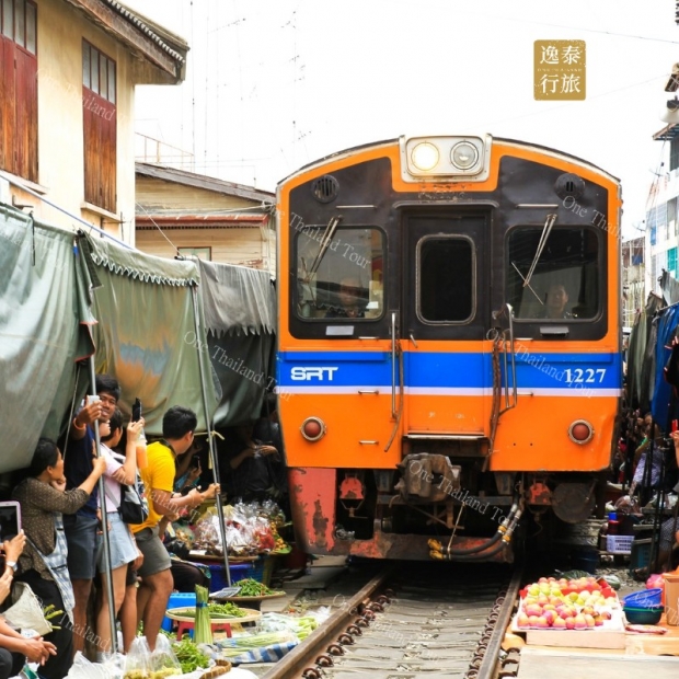 美功铁道市场 Maeklong Railway Market.jpg